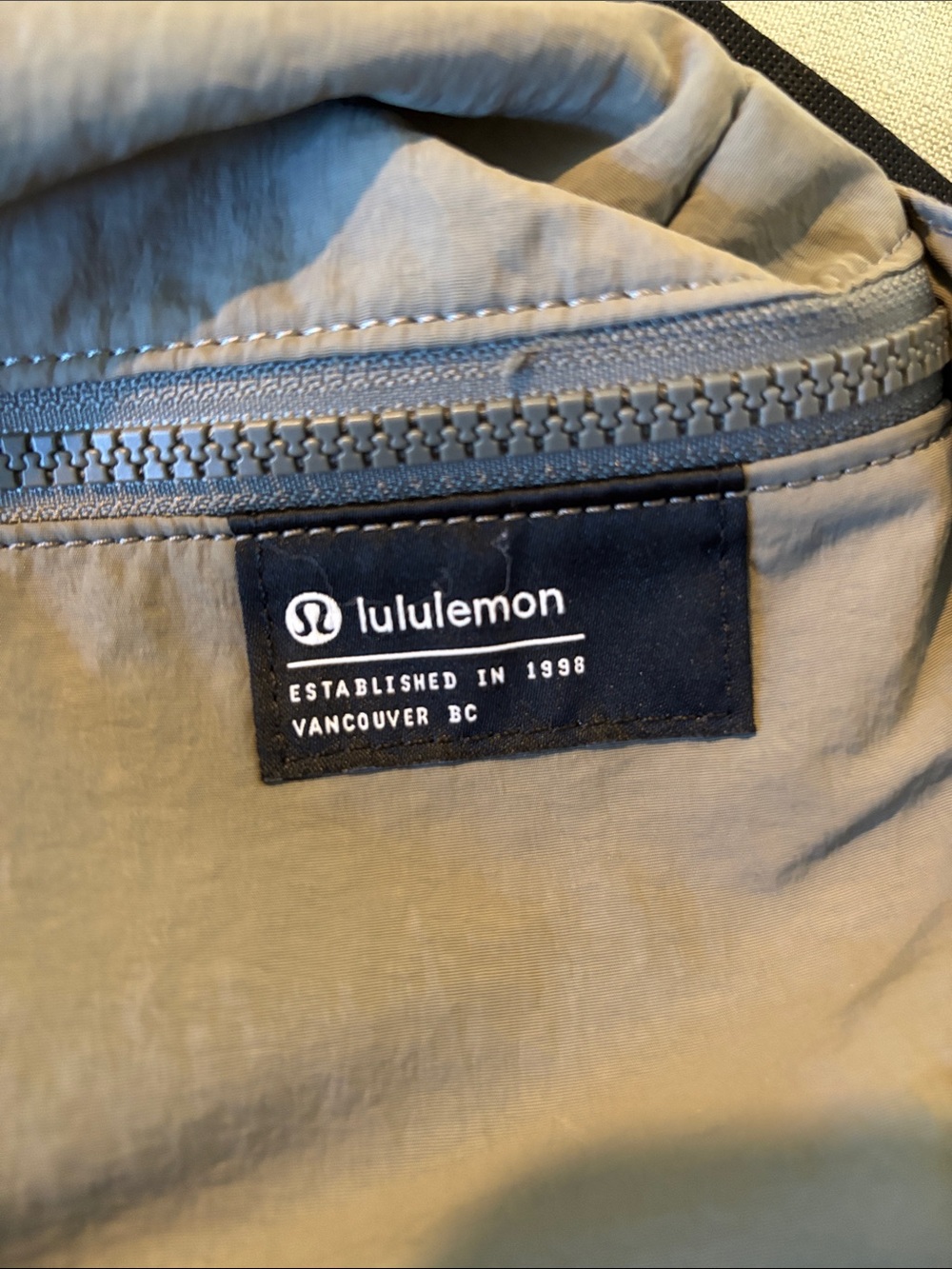 lululemon athletica gray Belt Bag with Black Strap - Picture 5 of 5